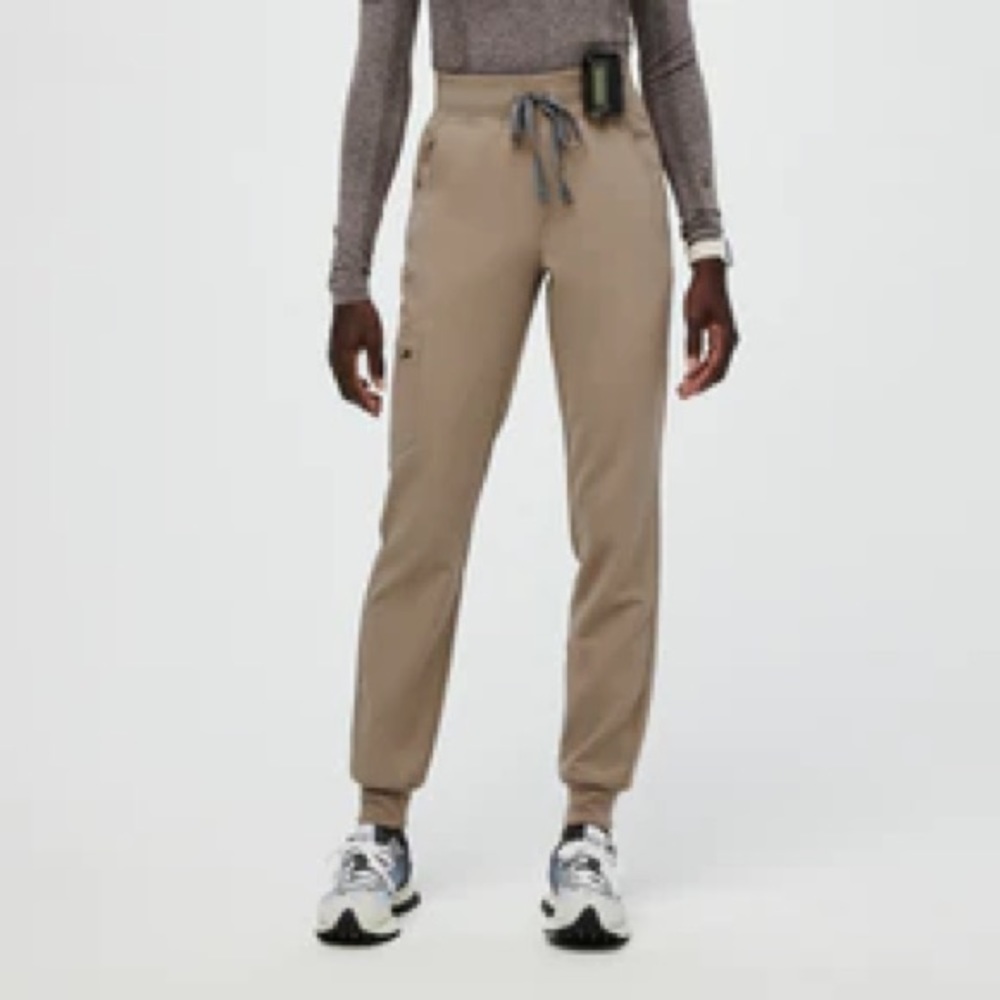 FIGS Scrub joggers small petite